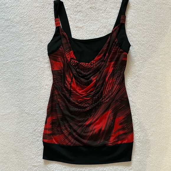 Studio Y Black and Red Ruched Fitted Tank Top - Picture 1 of 3